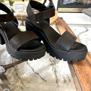 Mia brand new fashion sandals. Size-7.